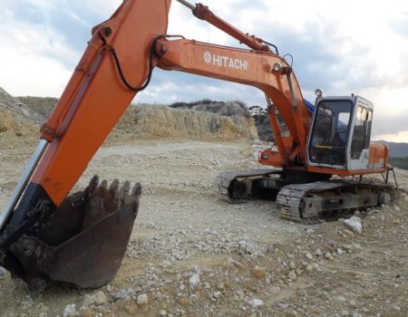 Hitachi EX200 Excavator available