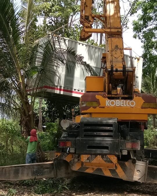 Lifting and Positioning of HUAWEI control unit @ Badian, Cebu thanks LEO TECHNOLOGIES