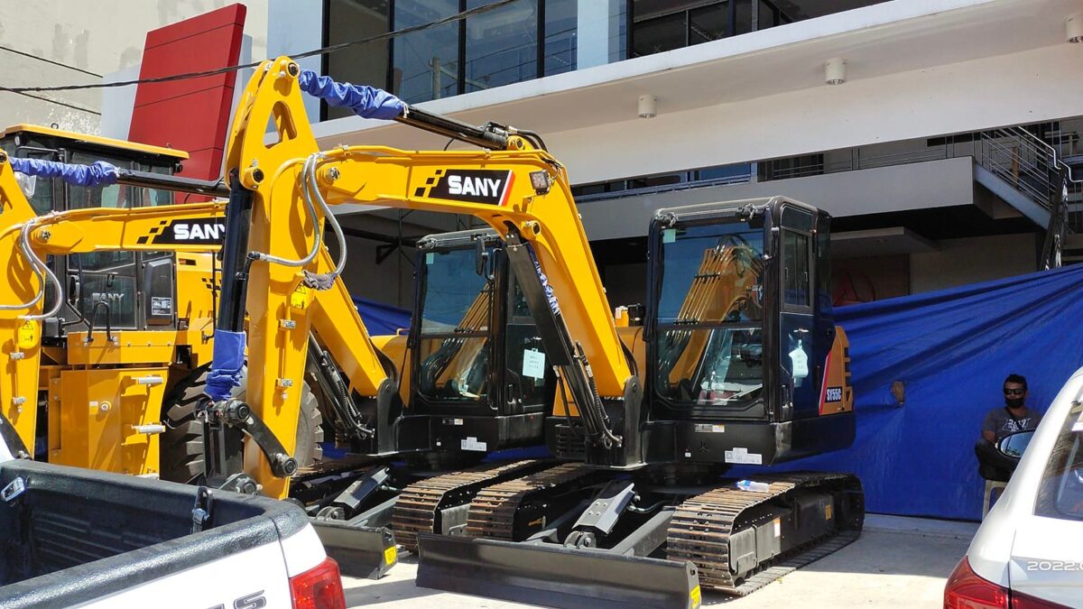 Brand new excavator for rent