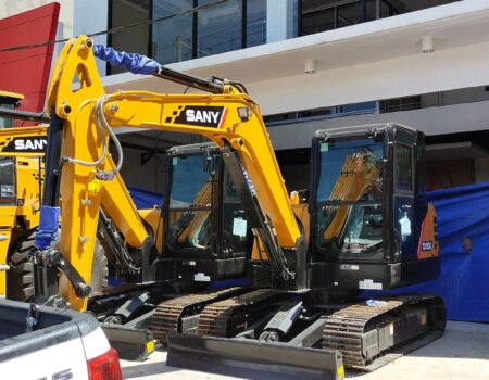 Brand new excavator for rent