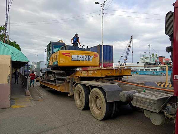 Low-bed Trailer Truck