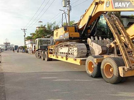 Low-bed Trailer Truck